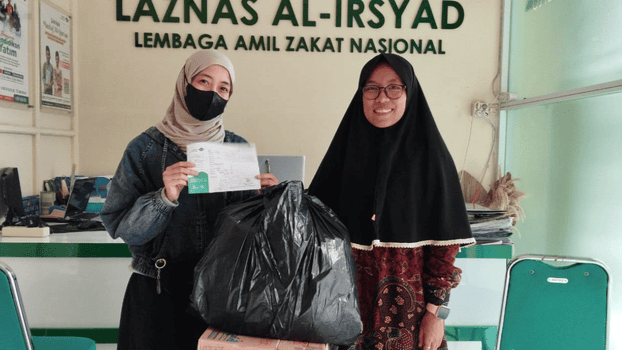 Datangi Kantor LAZNAS Al Irsyad Purwokerto, Ayu Sumbangkan Stok Pakaian di Toko Online miliknya untuk Korban Bencana Sumatera