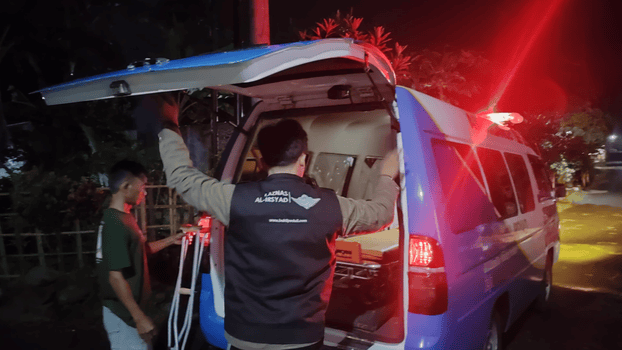 Gratis, Ambulans LAZNAS Al Irsyad Purwokerto Antar Pasien Pascaoperasi untuk Kontrol ke Solo