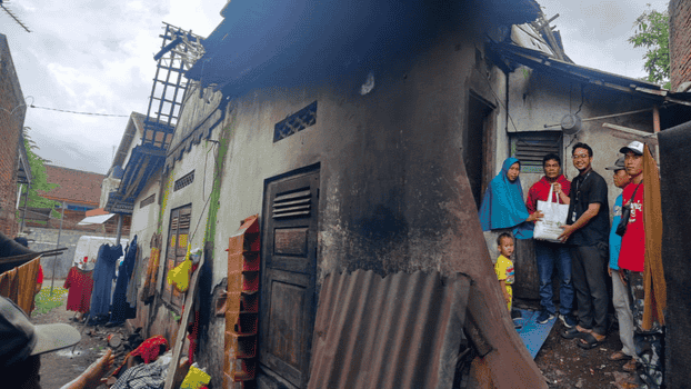 LAZNAS Al Irsyad Purwokerto Salurkan Bantuan Darurat untuk Keluarga Ibu Utin Susana di Sokaraja