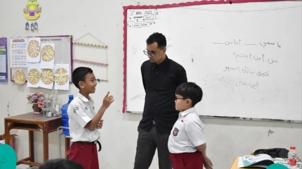Belajar Bersama Native Speaker, Tingkatkan Semangat Belajar Bahasa Arab Siswa Level 4 SD Al Irsyad Al Islamiyyah 02 Purwokerto