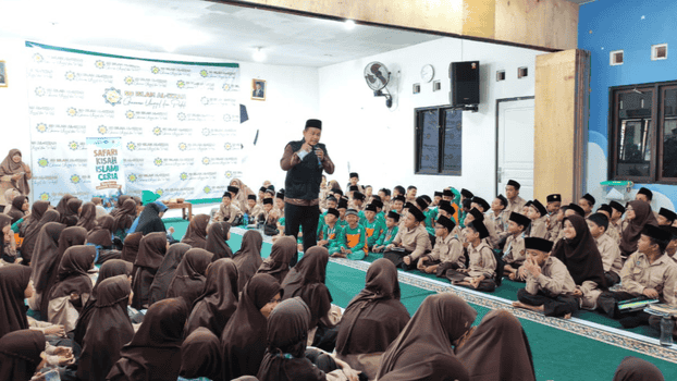 Safari ke SD Islam Al Izzah, LAZNAS Al Irsyad Purwokerto Ajak Siswa Peduli Sesama