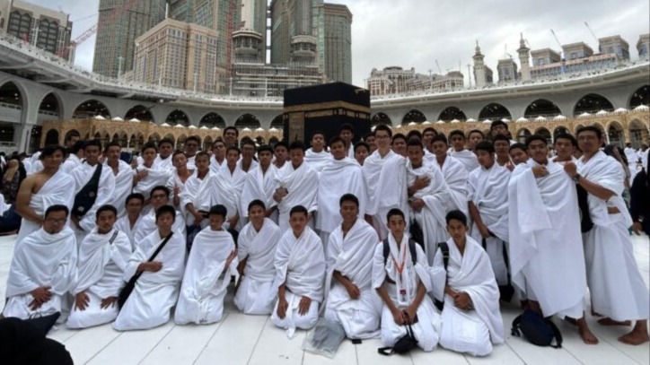 Yuk Intip Foto-foto Umrah Perdana para Siswa AABS Purwokerto
