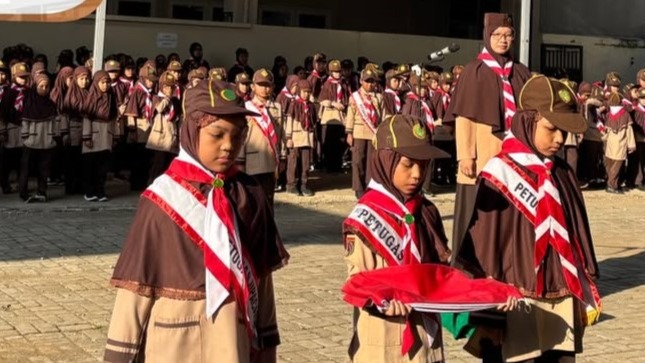 Upacara Hardiknas di SD Al Irsyad 01 Purwokerto, Momentum Perkuat Komitmen Pendidikan Bermakna