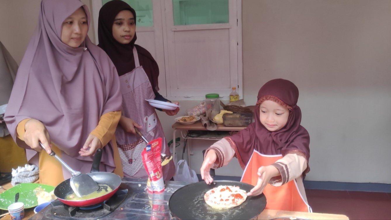 Belajar Pecahan dengan Sajian Pizza: Siswa SD Al Irsyad Al Islamiyyah 01 Purwokerto Gelar Fun Cooking